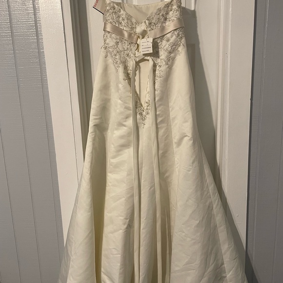 David’s Bridal Wedding Dress Ivory/Champagne Size 8 - Picture 5 of 14